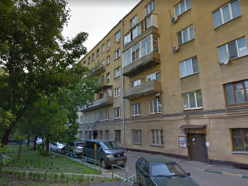 Двор дома по улице Правды Двор дома по улице Правды
