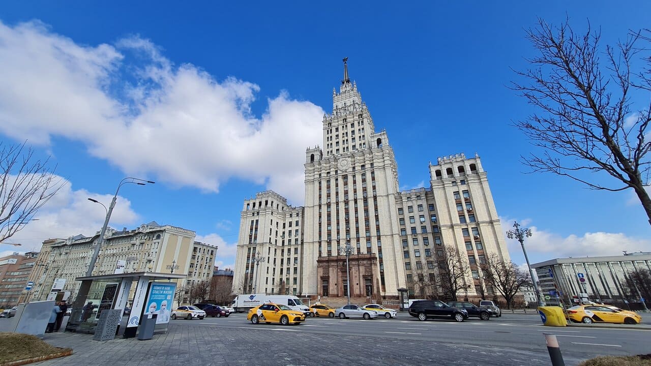 Высотное здание у Красных ворот