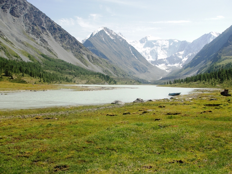 Гора Белуха (4509 м) Гора Белуха (4509 м)