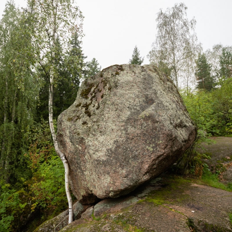 Падающий камень