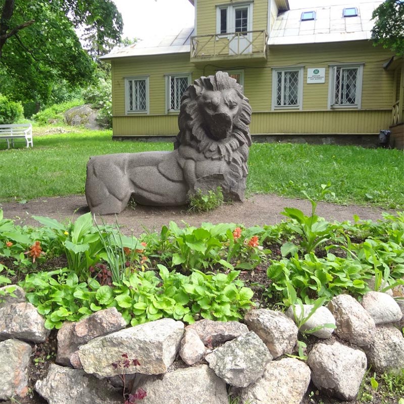 Скульптура "Лев"
